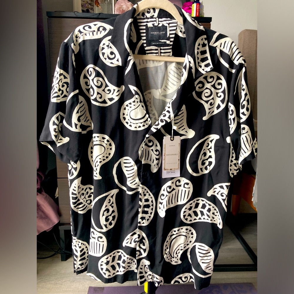 Men’s collard button down dressy shirt